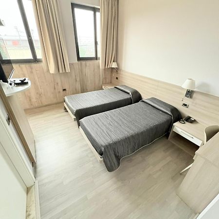 Hotel Meuble' Atlantic Treviglio Buitenkant foto