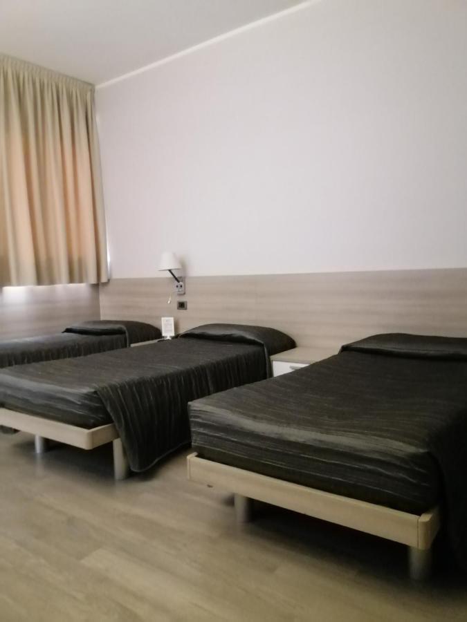 Hotel Meuble' Atlantic Treviglio Buitenkant foto