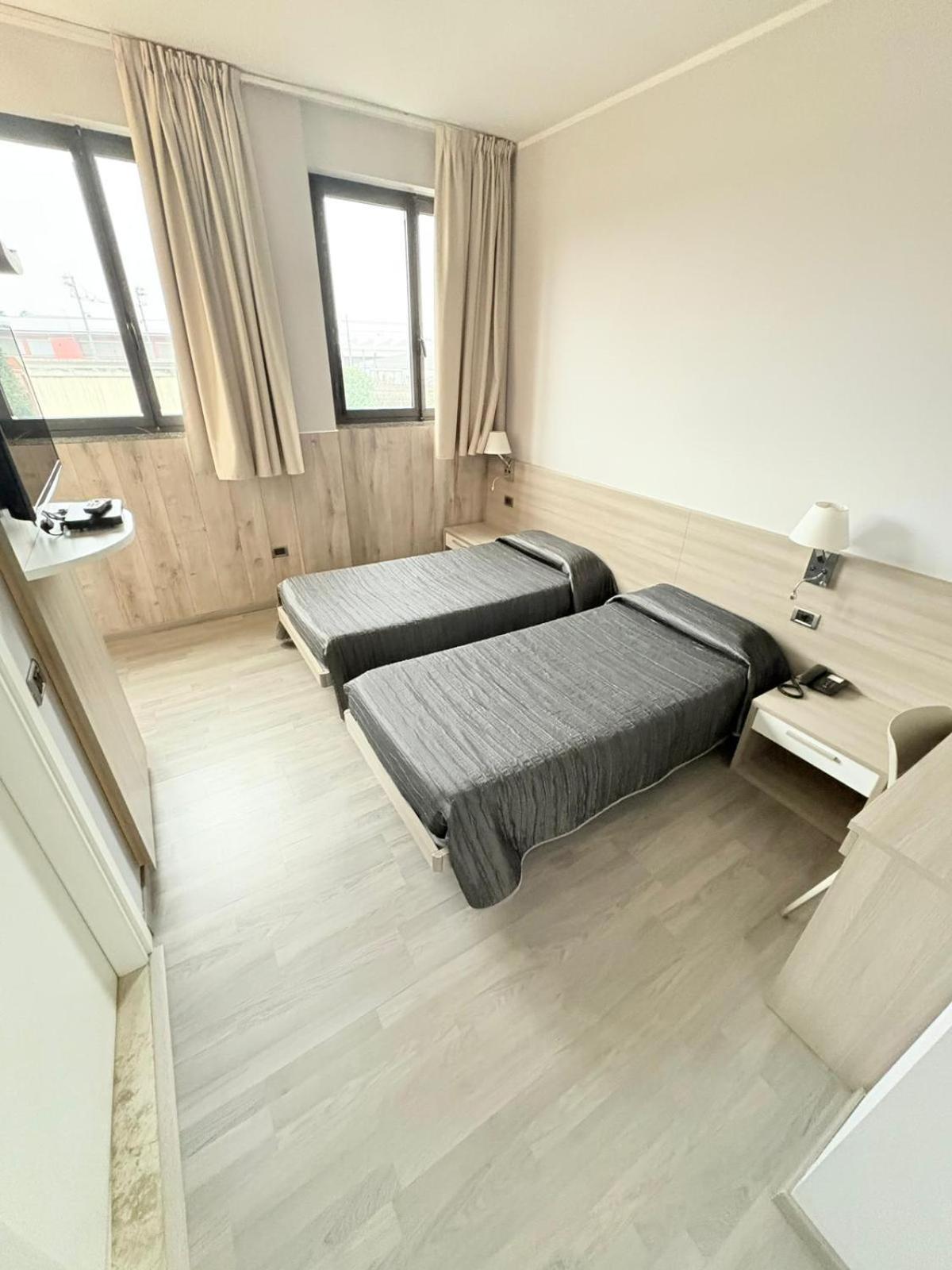 Hotel Meuble' Atlantic Treviglio Buitenkant foto