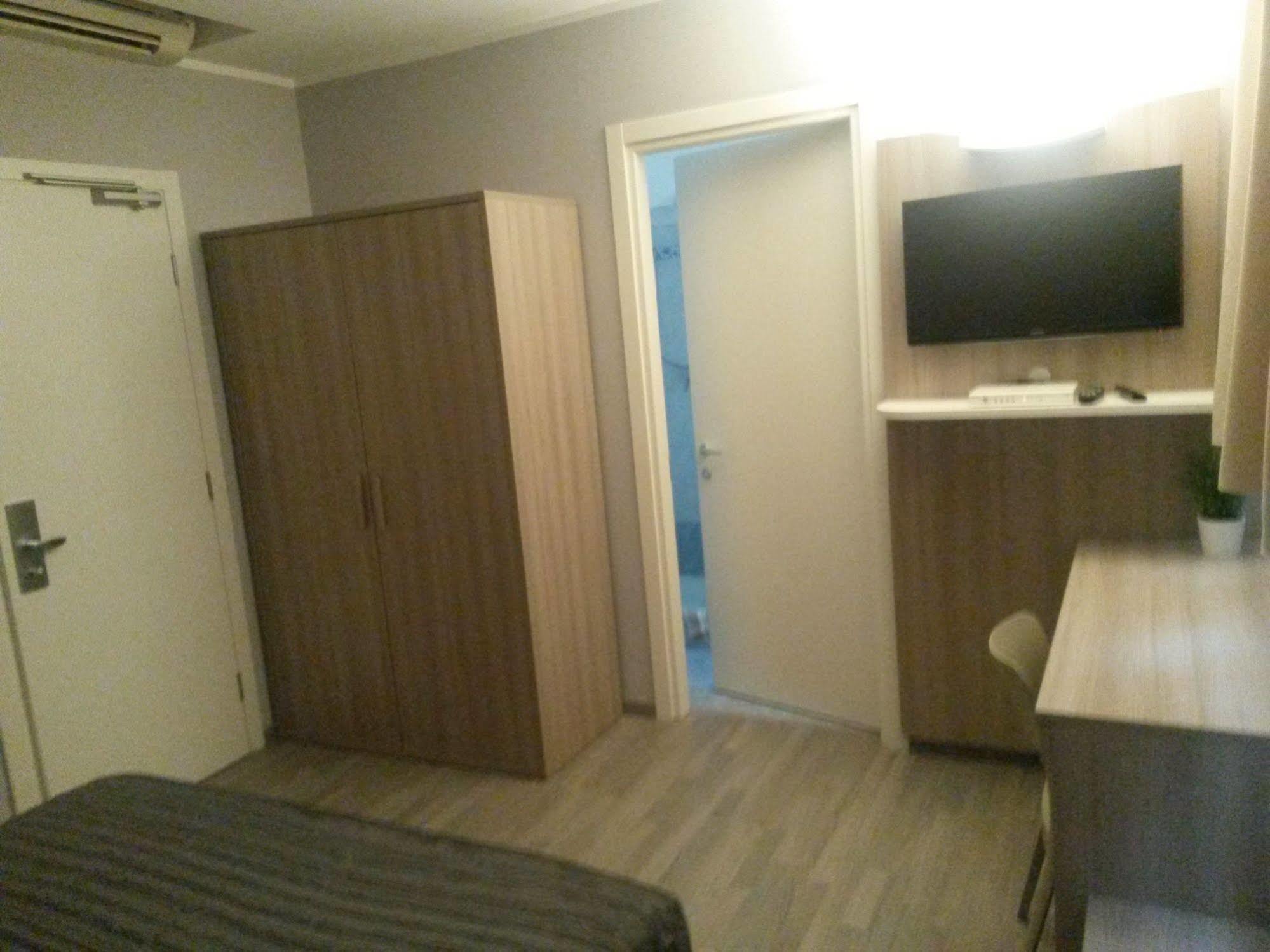 Hotel Meuble' Atlantic Treviglio Buitenkant foto
