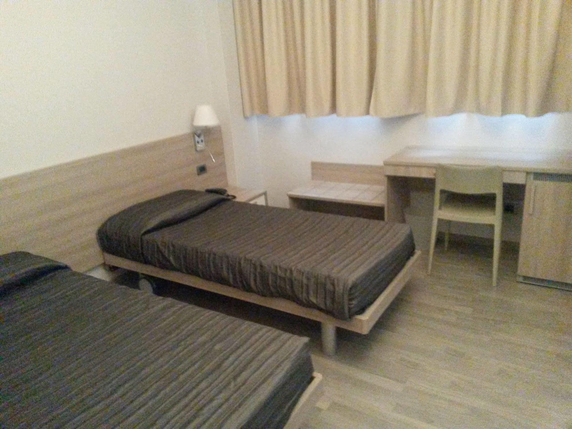 Hotel Meuble' Atlantic Treviglio Buitenkant foto