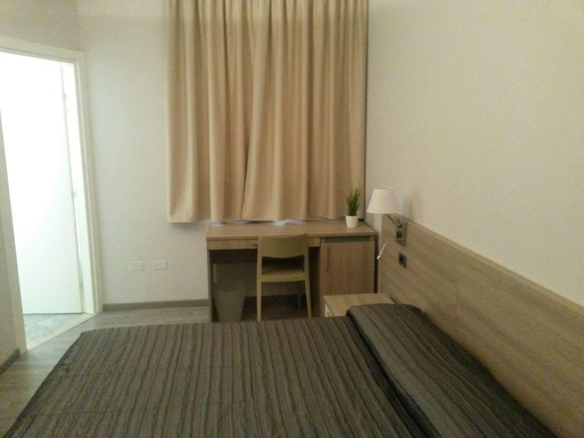 Hotel Meuble' Atlantic Treviglio Buitenkant foto
