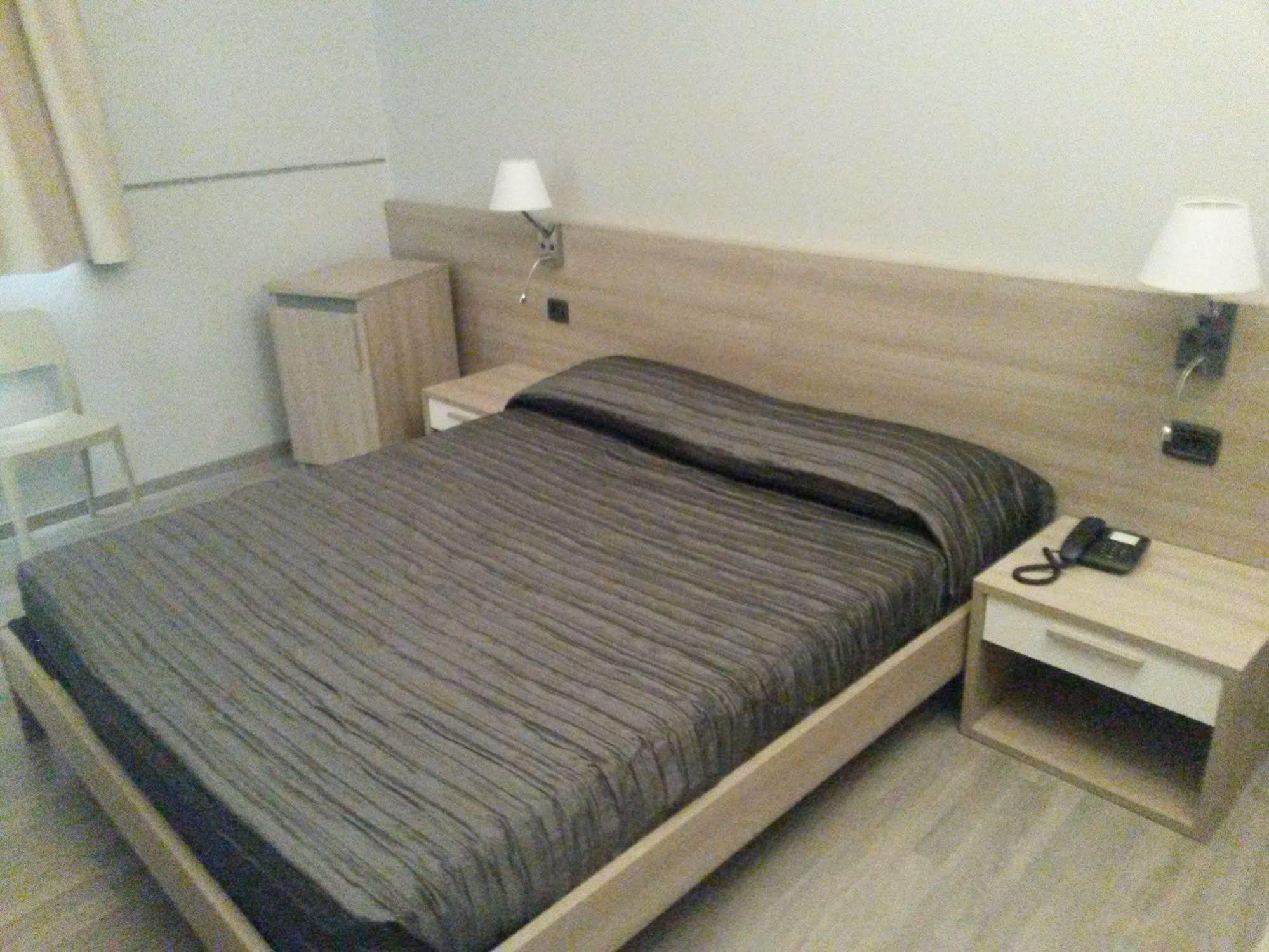 Hotel Meuble' Atlantic Treviglio Buitenkant foto