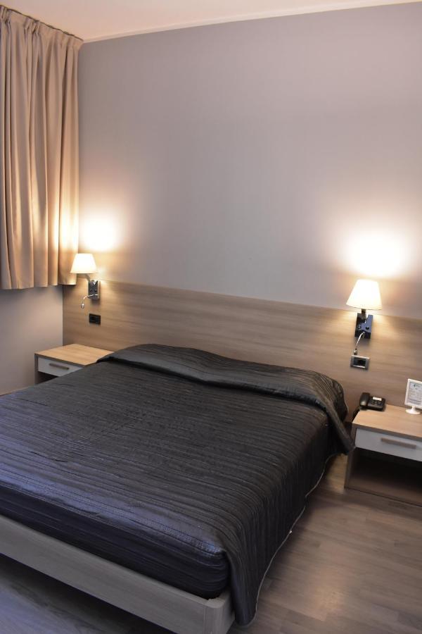 Hotel Meuble' Atlantic Treviglio Buitenkant foto